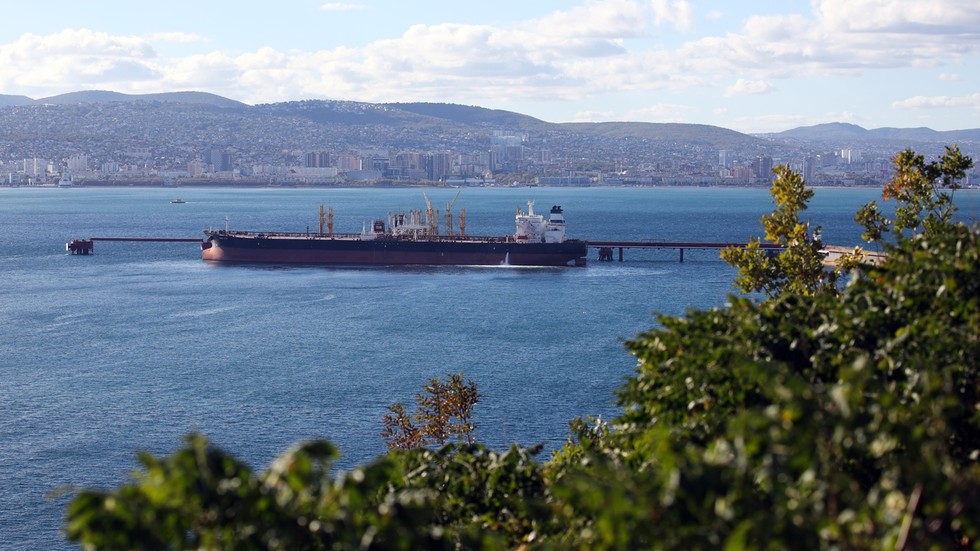 Россия готовит нефтепровод для Кубы – посольство — RT Россия и бывший Советский Союз