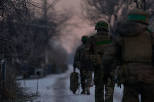 Менее 10% украинских военнослужащих вступают в военную службу добровольно – народный депутат — RT Россия и бывший СССР